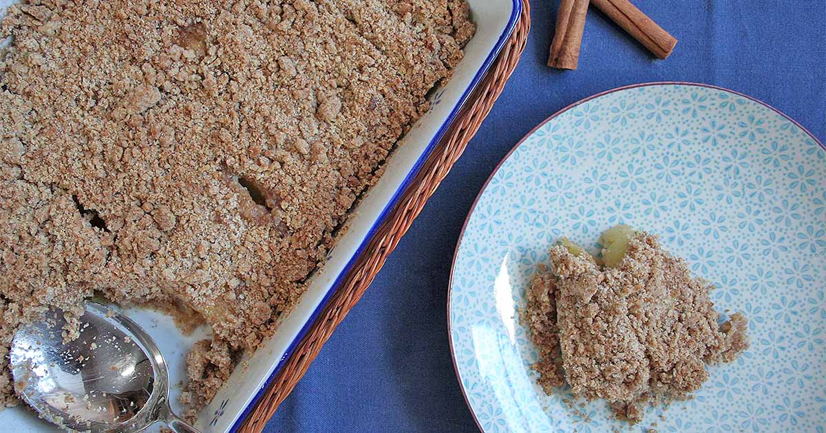 Quick & Easy Fruit Crumble: Perfect with Any Fruit Combination